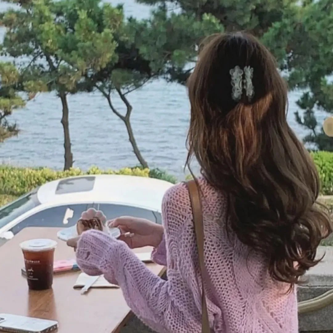 十二个想死的孩子 海报
